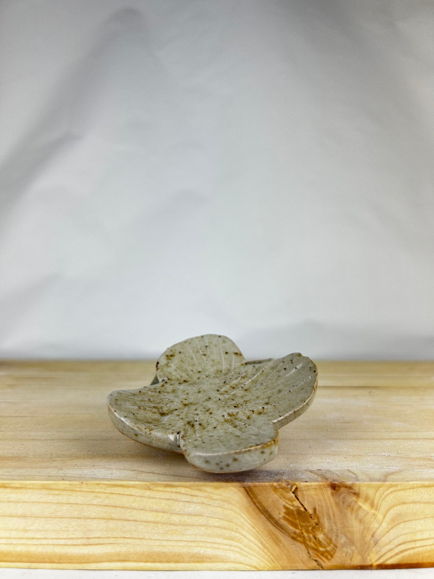 Flower wood ring dish