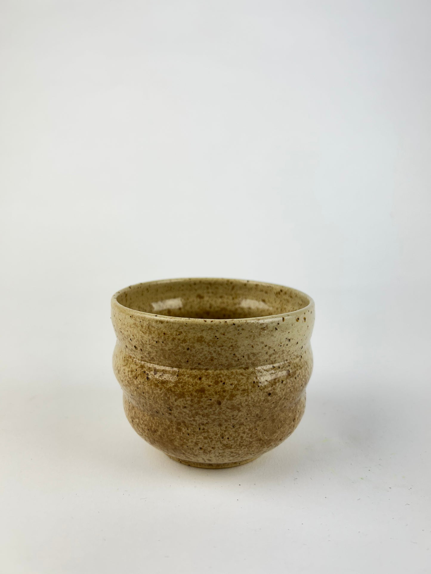 Magnesium cup